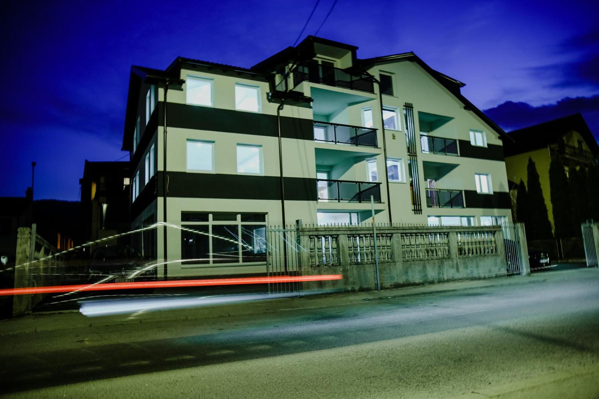 Deluxe Apartments SJJ Esterno foto