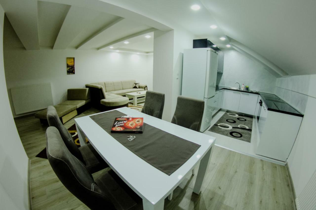 Deluxe Apartments SJJ Esterno foto