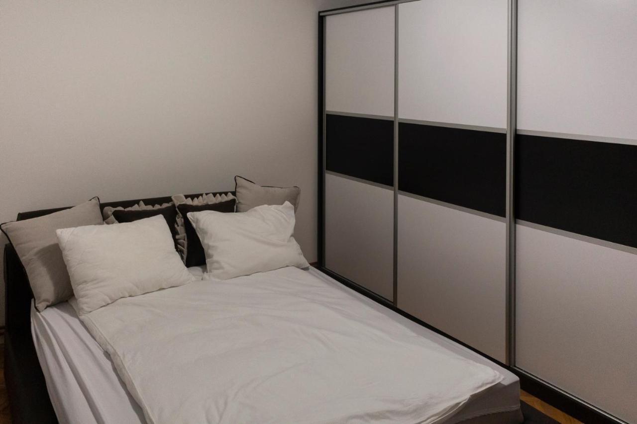 Deluxe Apartments SJJ Esterno foto