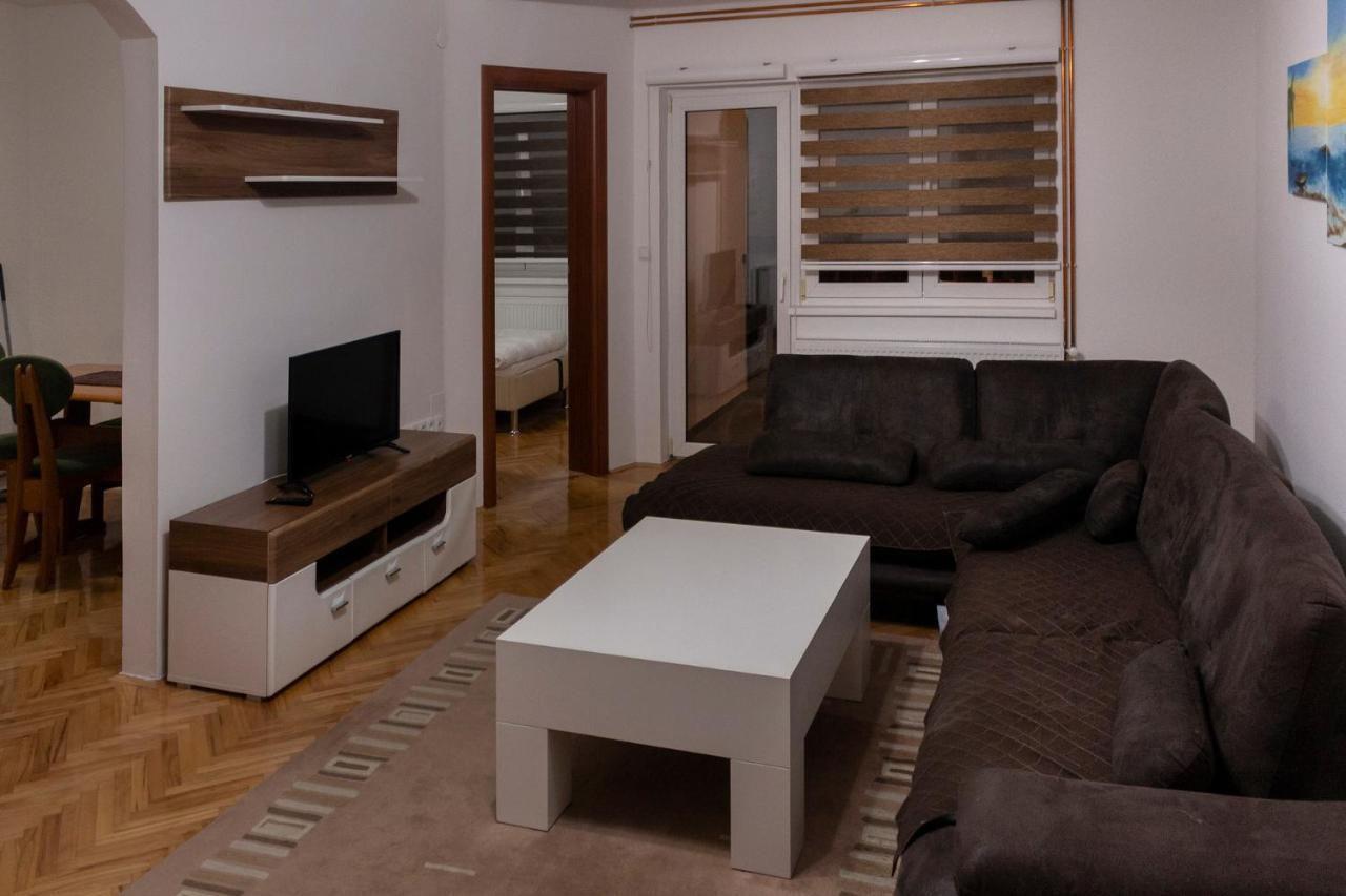 Deluxe Apartments SJJ Esterno foto